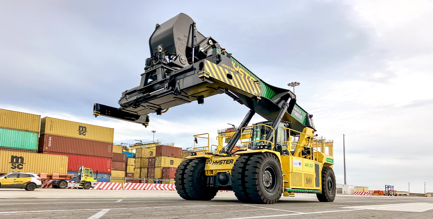 Hyster ReachStacker powered by Nuvera fuel cell engine technology. 